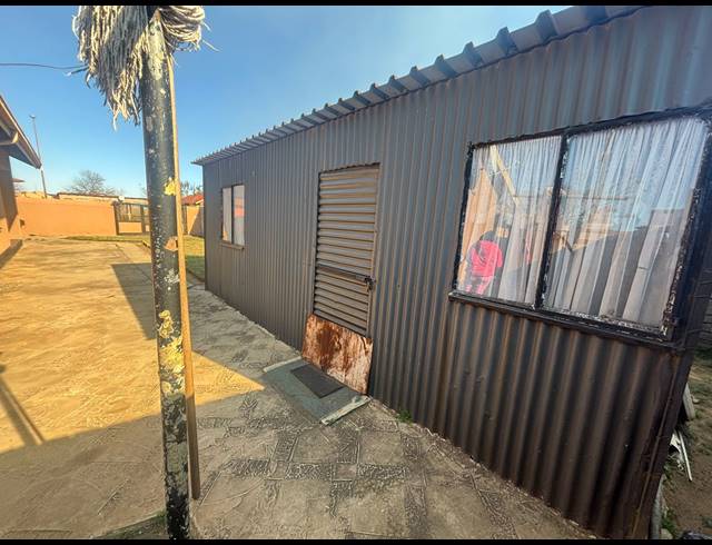 2 BEDROOM HOUSE FOR SALE IN SEBOKENG ZONE 6